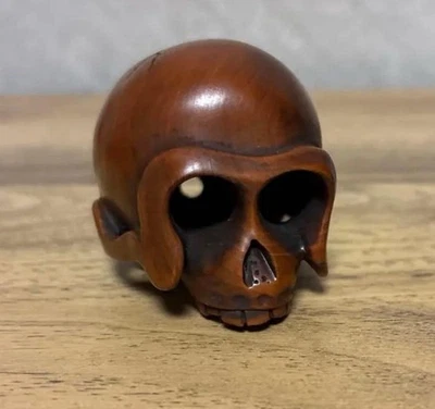 日本传统 Netsuke - Skull & Spirit Motif - 手工雕刻方木 — 第 1/4 张图片