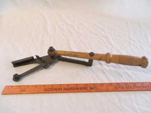 Vintage Wood Handle Clay Pigeon Handheld Thrower, Shooting Collectible, Man Cave - Picture 1 of 11