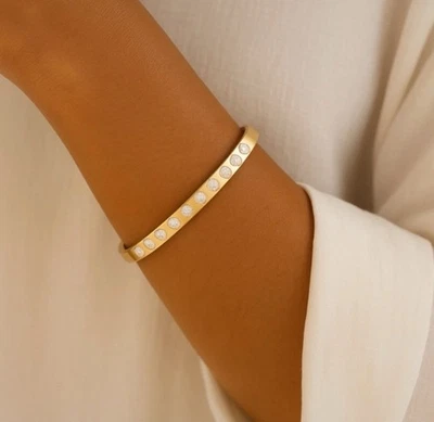 Neuer Goldiger Armreif mit Zirkonia -Kristallen von Pierre Cardin - Bild 1 von 4