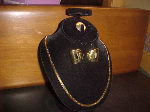 SET COLLANA E ORECCHINI GIVENCHY BIJOUX VINTAGE TONO ORO SPINA DI PESCE 17" #20