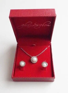 Juego de collar y pendientes Glam & Glow tono plata y perla sintética en caja de regalo nuevo con etiquetas - Imagen 1 de 7