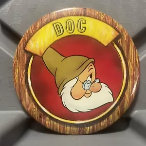 Walt Disney Blancanieves Enano Doc Pinback Botón Usado De Colección Años 80 - Imagen 1 de 2
