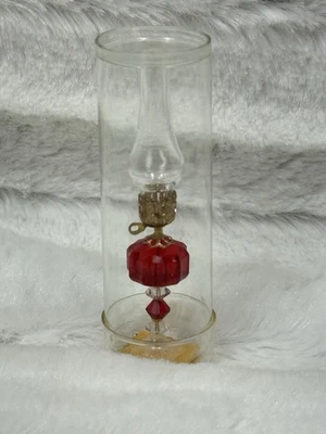 Lámpara de aceite vintage para casa de muñecas miniaturas crisnbón rojo y dorado con chimenea transparente Foto 1 de 4