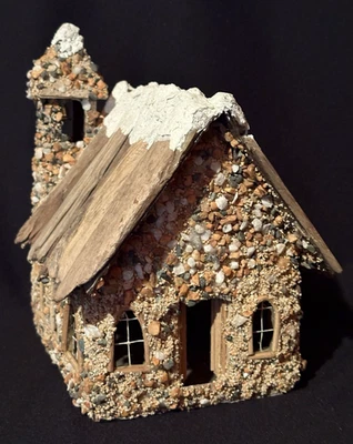 Antigua iglesia de arte de vagabundo primitiva hecha a mano con paredes de roca y campana de latón AAFA Foto 1 de 4