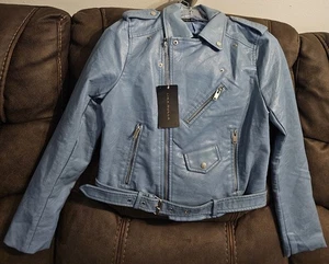 Lika Rulla Damen große puderblaue Kunstlederjacke Reißverschluss Gürtel Neu mit Etikett - Bild 1 von 21