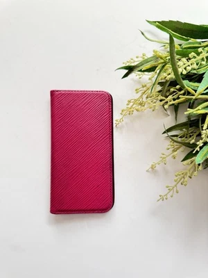 Funda para teléfono celular Louis Vuitton iPhone X Epi Folio Foto 1 de 4