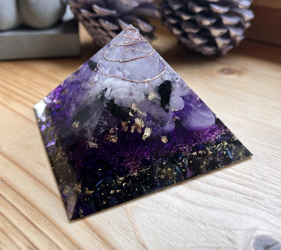 Orgonit Pyramide Erzengel Zadkiel (liebevolle Handarbeit) - Bild 1 von 4