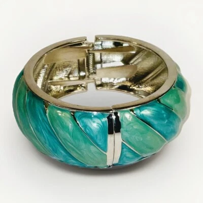 Hermosa pulsera llamativa Guess vintage con bisagras de metal turquesa y plata Foto 1 de 4