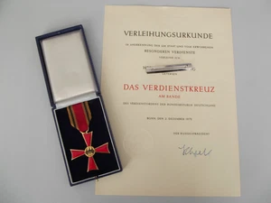 Bundesverdienstkreuz am Band Original im Etui m. Urkunde 1975 u.Pressmitteilung - Bild 1 von 10