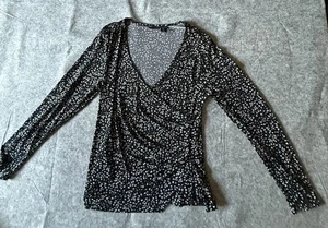 Tahari Womens Wrap Blouse Black Flower Dot Long Sleeve V-Neck Stretch Size L - Picture 1 of 12