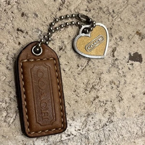 Coach 2" braun Lackleder Hangtag und Zinn Metallic Herz Schlüsselanhänger Anhänger - Bild 1 von 7