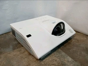 Hitachi CP-BX301WN 3LCD XGA Short-Throw Projector 3200 ANSI Lumens HDMI GAMING - Picture 1 of 6