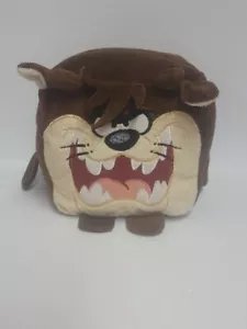 Peluche cubo del diavolo della Tasmania 11"" sei bandiere magia montagna looney tunes nuovo Taz - Foto 1 di 9