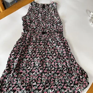 H&M Womens Summer Dress 6 - 8 Black Pink Flowers Cut Out Waist Sleeveless - Picture 1 of 11