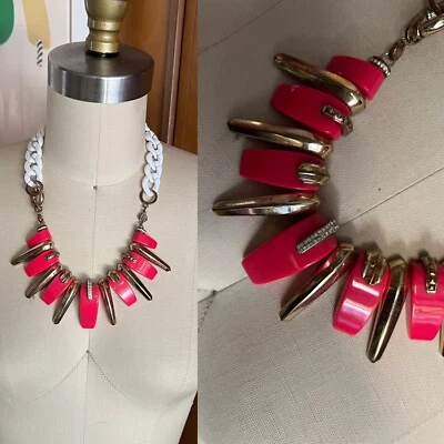 Colar BCBG MAXAZRIA laranja strass aparência corrente branca - Imagem 1 de 4