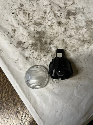 2001 - 2010 克莱斯勒 PT Cruiser 后货区灯总成部件 Z5 — 第 1/4 张图片