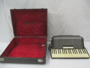 Vintage FIRENZE ACCORDION no 5124 Made in Italy, with wood Case. Plays w/ TLC - Picture 1 of 10