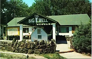 Postal de The Big Well Greensburg, Kansas El pozo excavado a mano más grande del mundo - Imagen 1 de 4