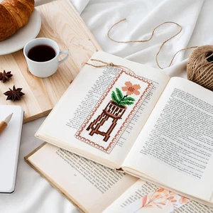 18PCS 6 Colori Segnalibri Vuoti Punto Croce 14CT Pizzo Colorato Ricamo Bordo... - Foto 1 di 7