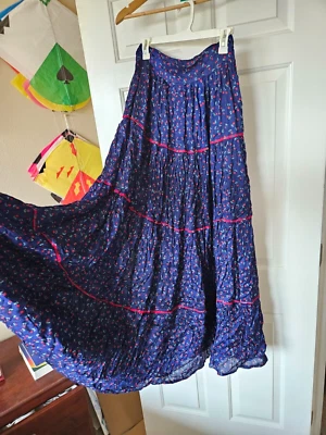 Saia Longa Azul Afegã Tradicional kuchi - Feita à Mão (Design de Flores Vermelhas) - Imagem 1 de 4