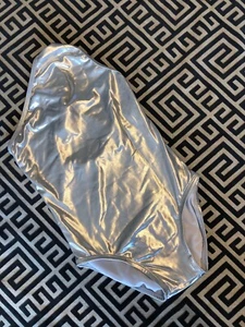 Angela Frost, asymmetrischer Schimmer Einteiler.  Neu ohne Etikett.  Größe 6X - Bild 1 von 5