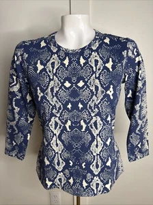 J McLaughlin Catalina Cloth XS Blue Animal 3/4 Sleeve Stretch Top Blouse Top - Picture 1 of 4
