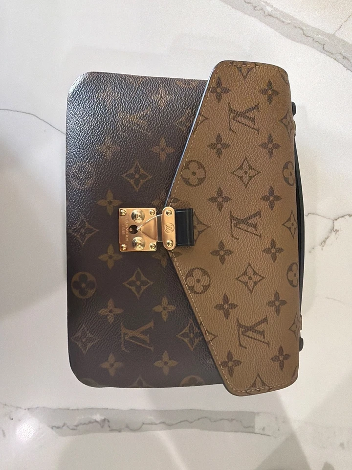 Louis Vuitton Pochette Métis Monogram Reverse HandBag * New * - Image 1 of 4