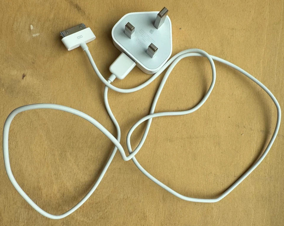 GENUINE Apple iPad 1 2 3 Mains Charger Adaptor A1399 & 30 Pin USB Cable - Image 1 of 4