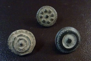 3 SMALL ANTIQUE BUTTON CENTURY XVIII OLD BOUTON BUTTON BOTON SEE MY SHOP CCB11 - Imagen 1 de 1
