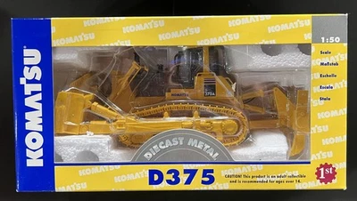 Tractor topadora Komatsu D375A escala 1:50 primera marcha tipo pista con desgarrador Foto 1 de 4