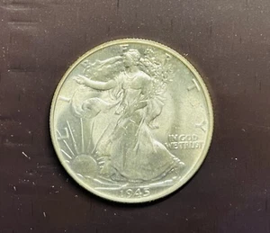 1945 Walking Liberty half dollar - Picture 1 of 2