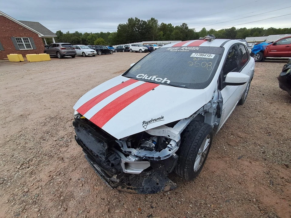 Used Radiator Shutter Assembly fits: 2018 Ford Focus  Grade A Foto 1 de 4