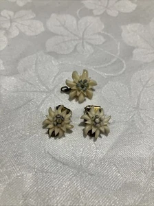 Vintage Clip On Earrings & Matching Brooch Flowers Small - Picture 1 of 8