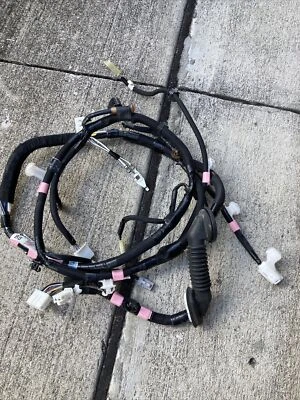 Arnés de cableado puerta levadiza puerta trasera Toyota Prius V 2012-17 OEM 82184-47280 Foto 1 de 4