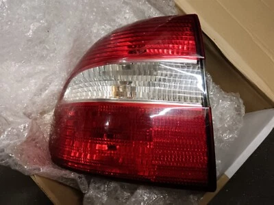 Luz exterior trasera lado pasajero Volvo V40 2002 30887333 Foto 1 de 4