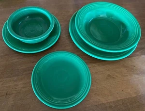 VTG fiesta med green 5 pc Lot Deep Dish, 9”, 7 1/4”, 6” Plates - Picture 1 of 3