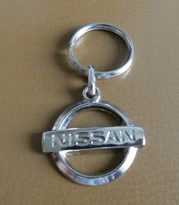 Porte cle métal Automobiles NISSAN - Photo 1/2