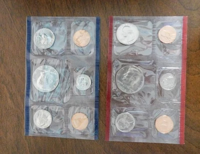 Set of 2 – 1985 Uncirculated Mint Sets Phila. & Denver Mint Sets - Image 1 of 4