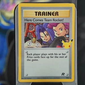 HOLO Here Comes Team Rocket 15/82 NM/M Pokemon 25. Feierlichkeiten klassische Karte - Bild 1 von 2