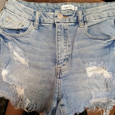 Shorts feminino Rue 21 tamanho 8 corte cintura média 31" cintura azul denim - Imagem 1 de 3