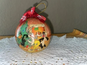 LOONEY TUNES CHRISTMAS SCENE 1995 MATRIX Ornament Bugs Daffy Sylvester Tweety - Bild 1 von 7