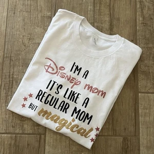 Camiseta Disney I’m A Disney Mom Mágica 100% Algodón Brillante Damas Grande L Usada en Excelente Condición - Imagen 1 de 5