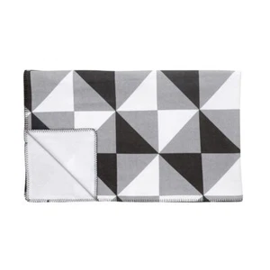 Geometrische Tagesdecke / Decke Muster Bedruckt IN Weiß und Grau Von Hubsch - Bild 1 von 1
