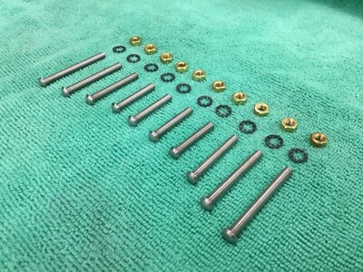 Ferrari 365 GTB/4 y GTS/4 1969-1973 Juego de tornillos para lentes de luz de estacionamiento delanteras Foto 1 de 2