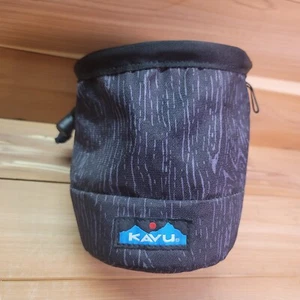 Borsa gesso stretta KAVU Peak Seeker foderata in pile cilindro cinch nera topo senza cinghia - Foto 1 di 5