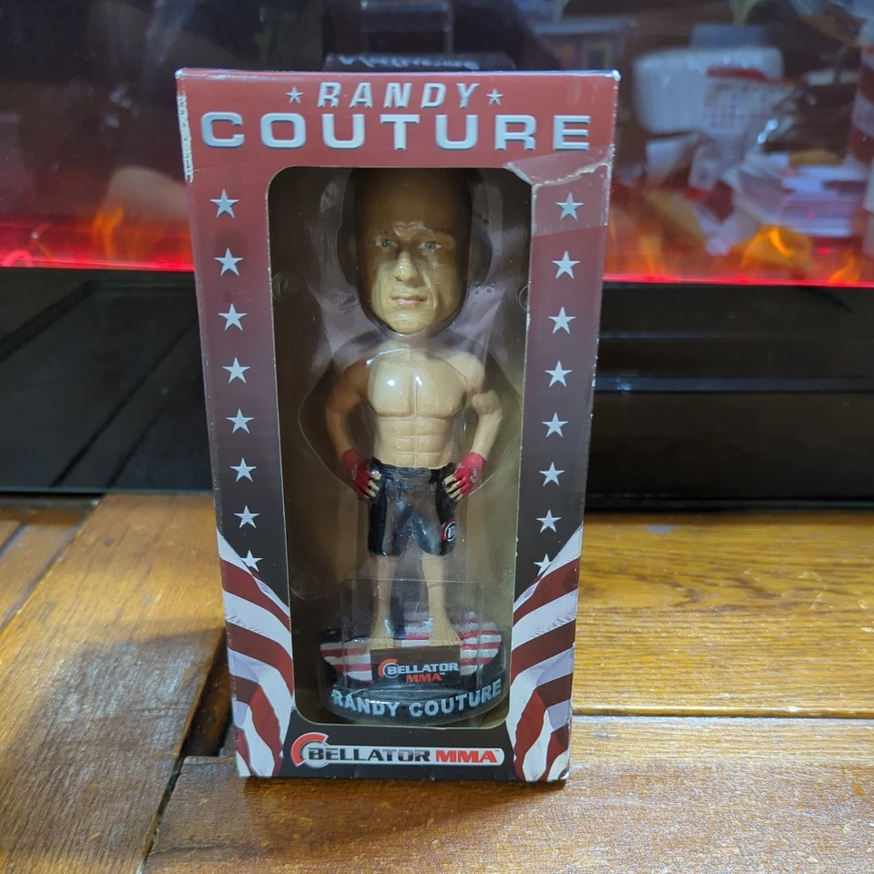 Bellator MMA Randy "The Natural" Couture 限量版摇头公仔  — 第 1/4 张图片