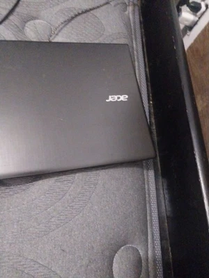 Portátil retro para piezas Foto 1 de 3