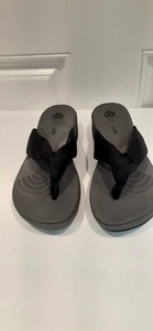 clarks cloud steppers Arla Women  Flips Flops  Black Soft Cushions  Size 9M - Picture 1 of 7