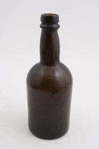 Olive Green Glass Bottle (E2L) GB 0r CB w/Iron Cross Pattee Maltese St George - Picture 1 of 11