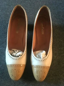 Evan Picone Brown & Beige All Leather Classic Cap Toe Pumps, Italy, Sz 9.5 M - Picture 1 of 7